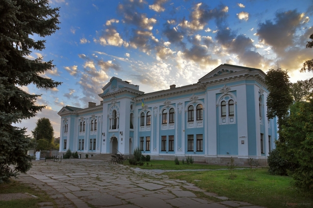 У Житомирі відбудеться майстер-клас з розпису шоперів та екскурсія Краєзнавчим музеєм