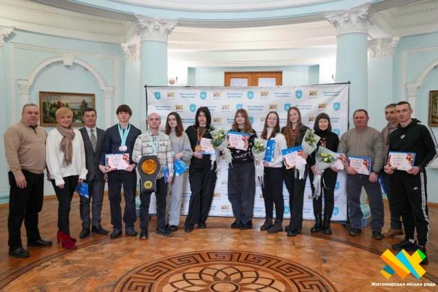 У Житомирі призерам всеукраїнських та міжнародних змагань вручили грошові сертифікати