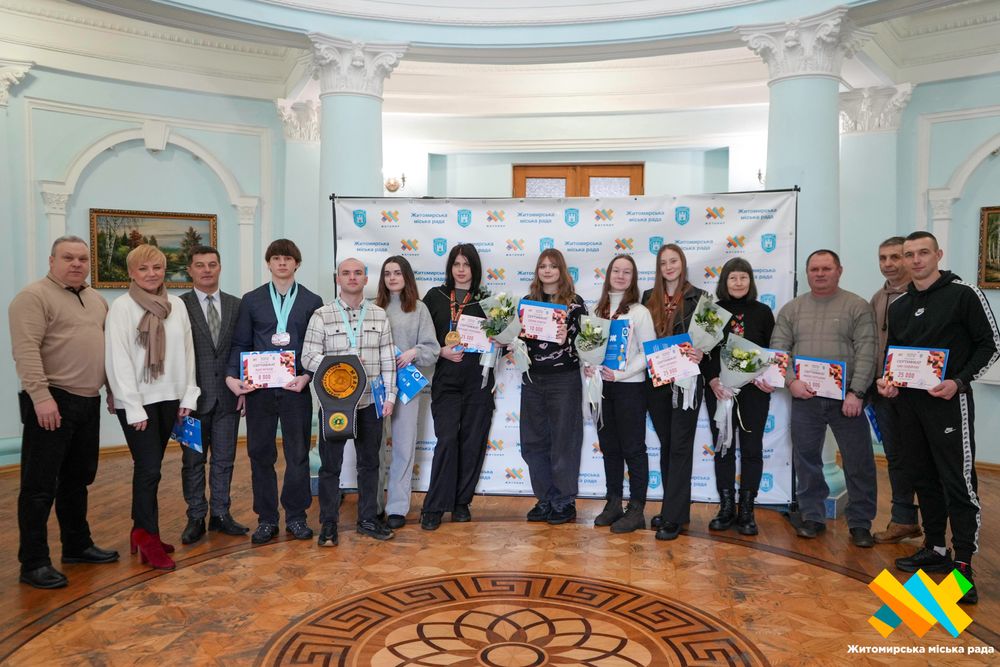 У Житомирі призерам всеукраїнських та міжнародних змагань вручили грошові сертифікати