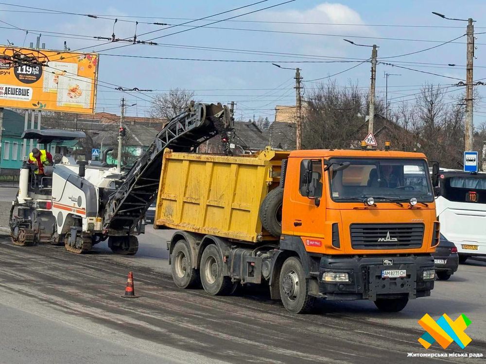 У Житомирі проводять поточний ремонт дороги на вулиці Великій Бердичівській