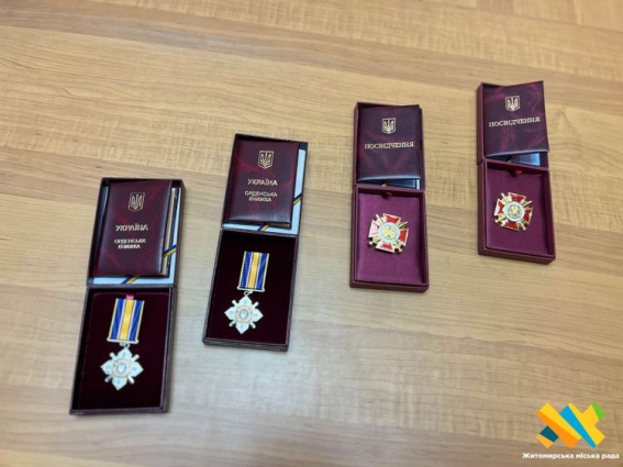 У Житомирі посмертні державні нагороди та відомчі відзнаки вручили родинам загиблих захисників