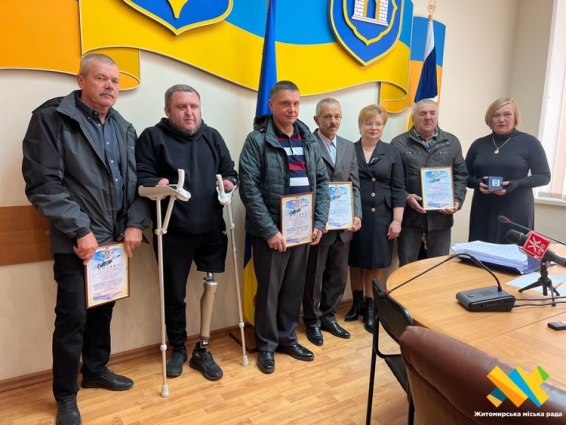 Мужність, благодійність та культурна спадщина: годинником міського голови нагородили Богдана Гадзевича, Олесю Морозову та Сергія Собчука