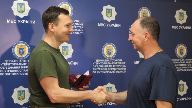 Заступник Міністра внутрішніх справ України Євгеній Єнін нагородив поранених захисників Житомирщини