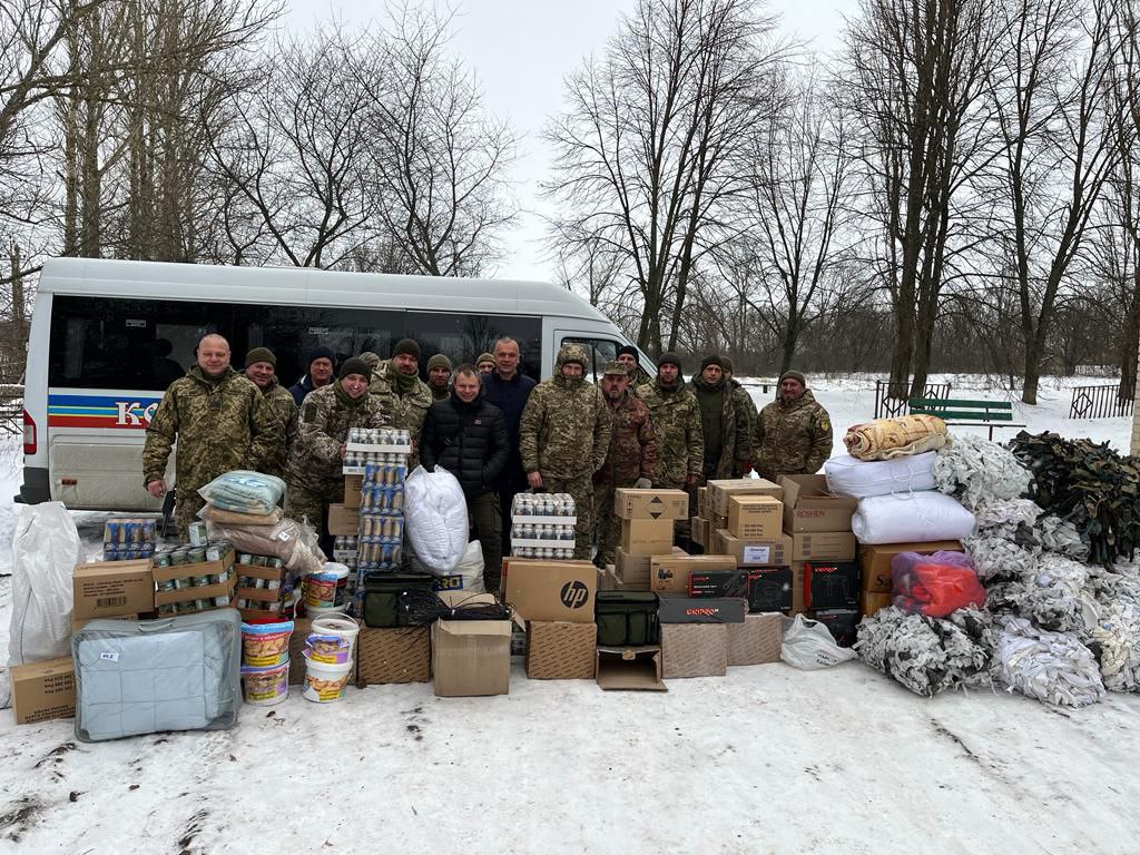 Ноутбуки, зарядні станції та інструменти: Коростенська громада відправила допомогу для 143-го окремого батальйону територіальної оборони на Схід