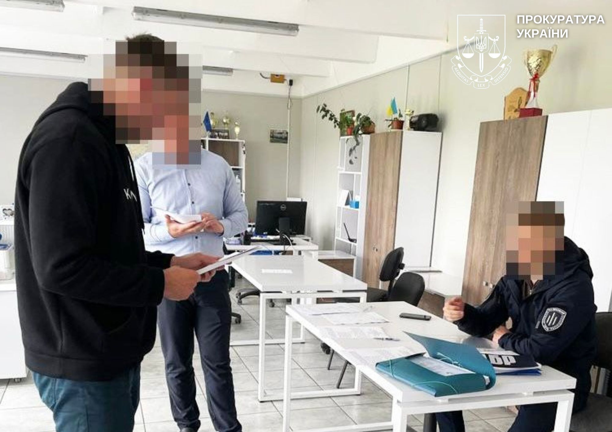 Прокурори довели в апеляційному суді винуватість митника, який незаконно застосовував пільгове розмитнення автомобілів