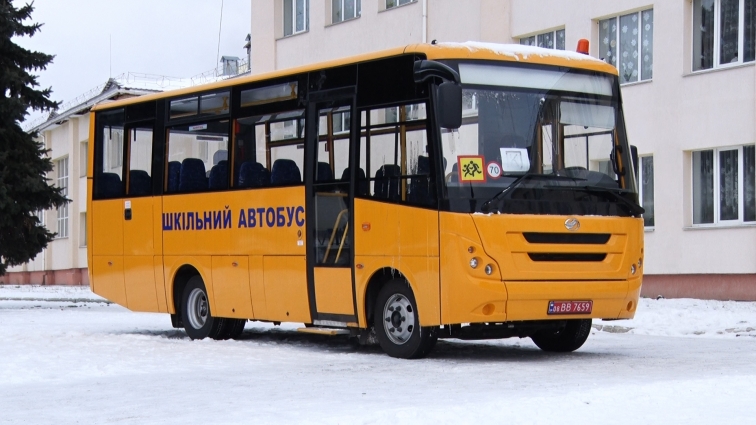 Нардепи від «Слуги Народу» передали шкільний автобус Чуднівській громаді