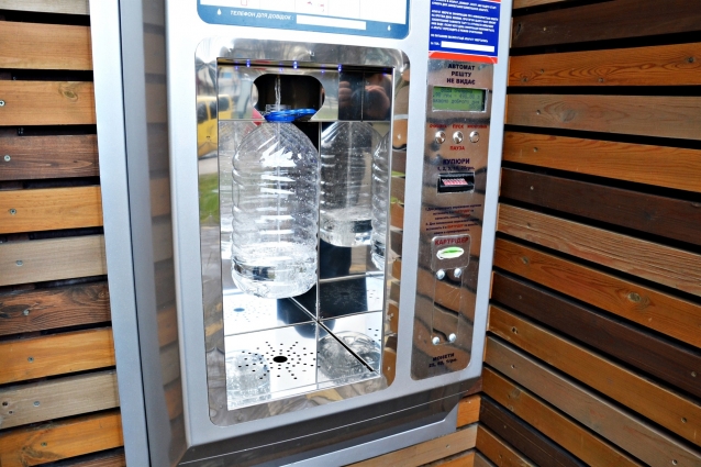 У Житомирі подорожчала питна вода в автоматах: міська влада не задоволена (ВІДЕО)