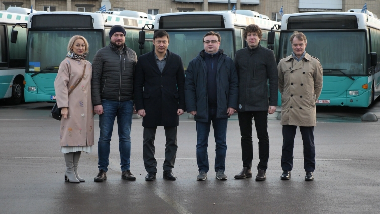 Мер Таллінна відвідав Житомир: вручив ключі від автобусів та привіз новорічні подарунки (ВІДЕО)