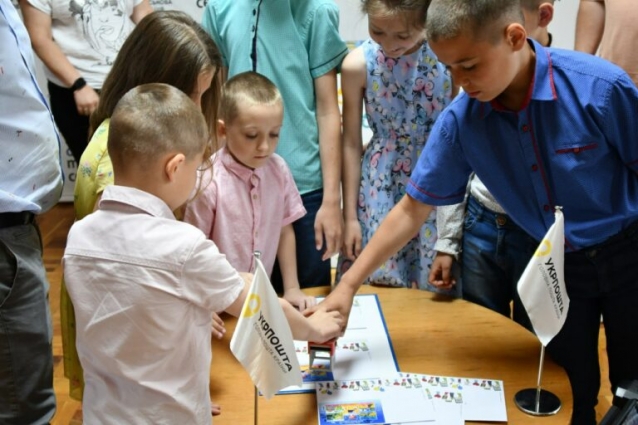 У Житомирі з нагоди Міжнародного дня захисту дітей відбулося урочисте погашення нової марки Укрпошти (ФОТО)