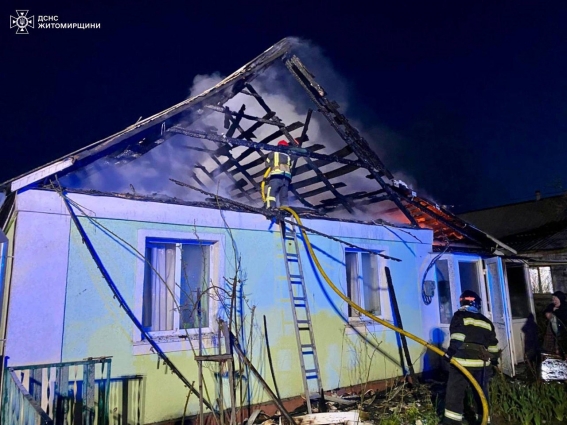 У Іванівці ліквідували пожежу в кухні: вогнем знищено дах будинку та побутову техніку