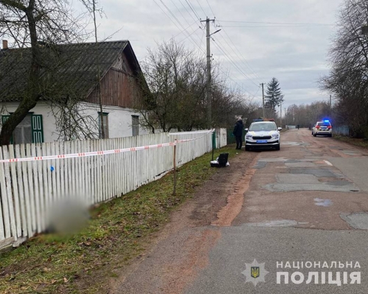 У Глибочицькій громаді під парканом місцеві знайшли мертвого чоловіка: його вбила знайома через суперечку