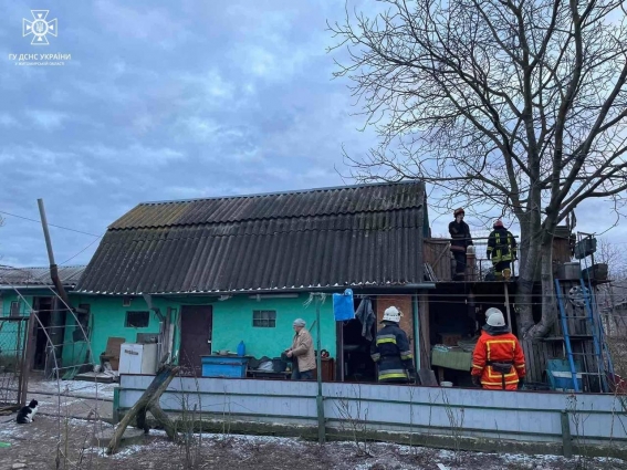На Житомирщині рятувальники ліквідували 4 пожежі, горіли господарча будівля та сарай (ФОТО)