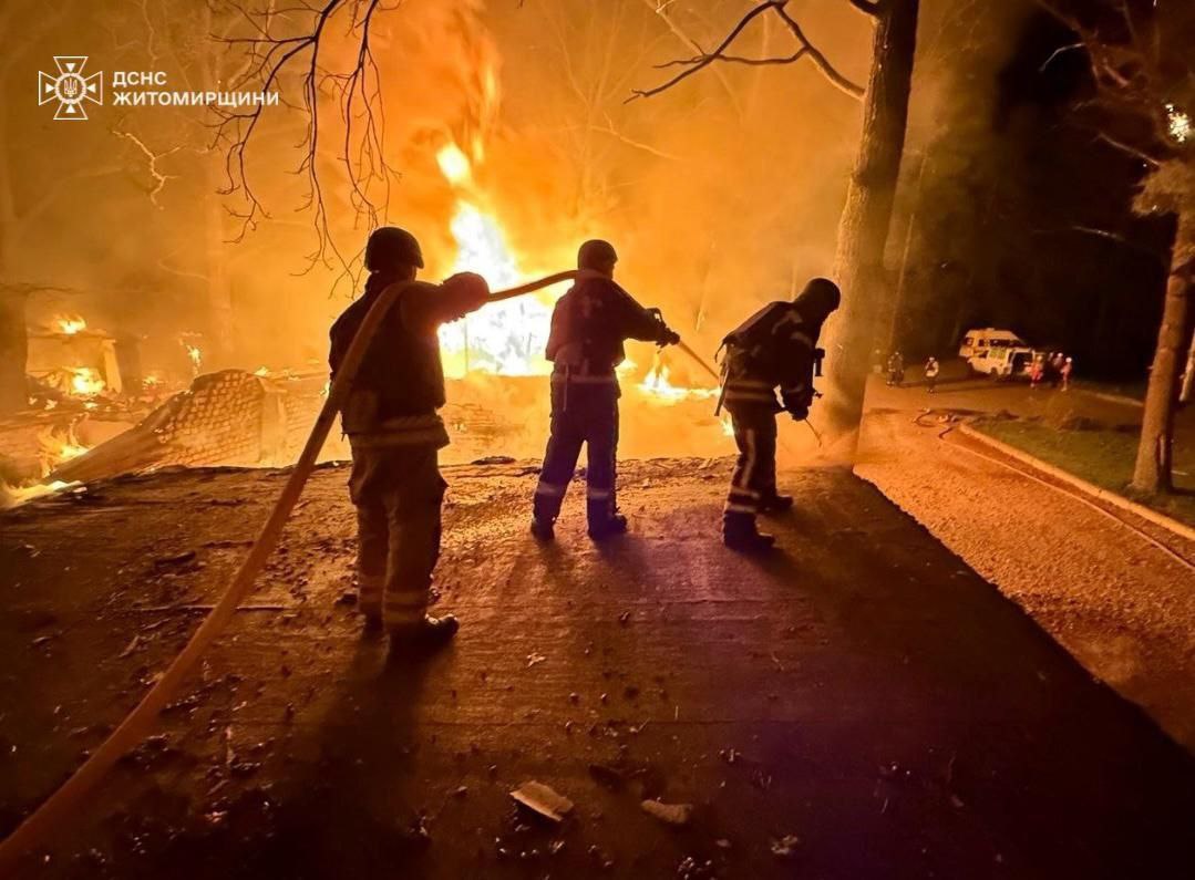 Поліцейські показали, як допомагали людям з Новогуйвинської громади під час ворожого удару