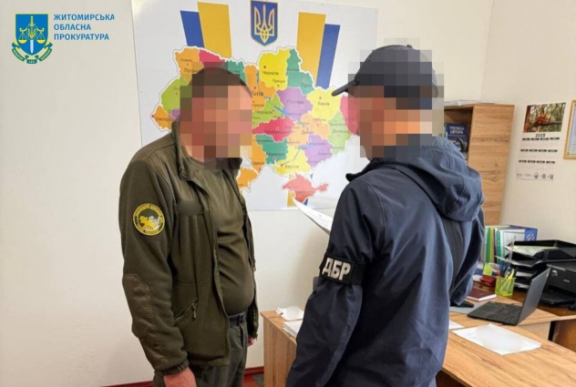 На Житомирщині викрито посадовців лісової галузі, які завдали майже 23 млн грн збитків державі: трьом – оголошено підозри, одну справу передали до суду