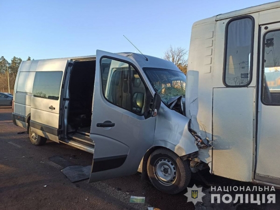 У ДТП поблизу Зарічан травми отримали 5 людей: всі постраждалі в лікарні