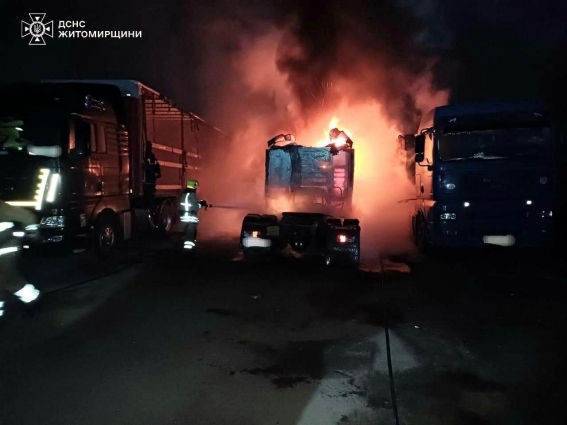У Коростені горіла вантажівка, причини пожежі встановлюються фахівцями
