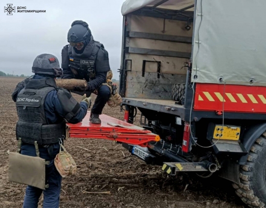 У Черняхівській громаді піротехніки знешкодили артилерійський снаряд часів Другої світової війни
