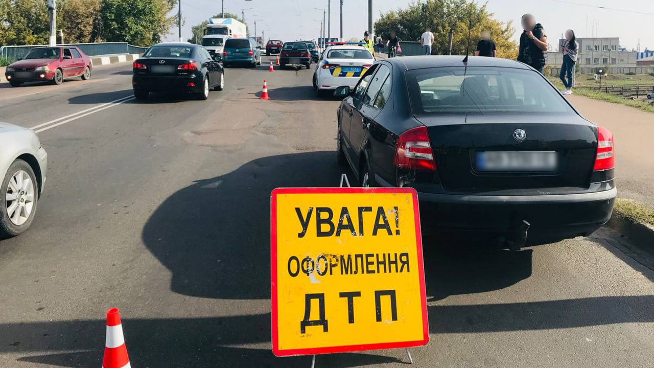 У Житомирі на Київському мосту сталася ДТП: зіткнулися три автівки, є потерпілі