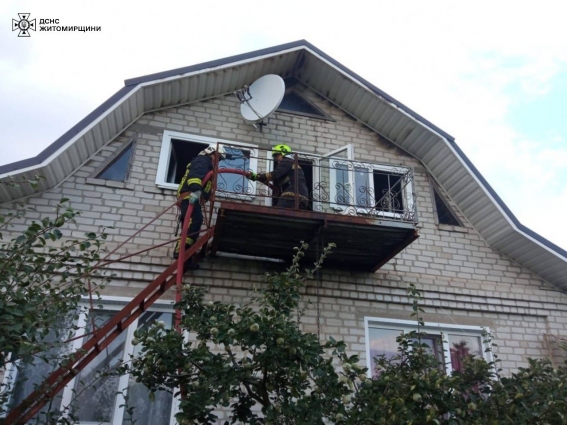 У Попільні горів житловий будинок, вогнем знищено 40 кв.м. обрешітки даху