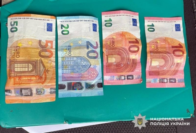 У передмісті Житомира нетверезий водій намагався відкупитися за нетверезе водіння