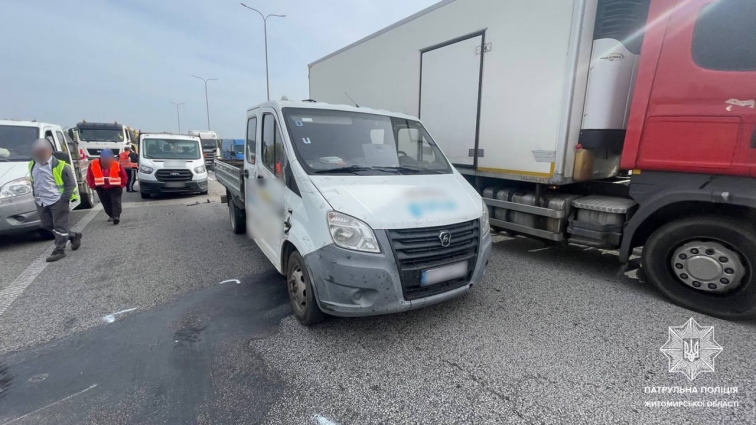 ДТП за участю трьох автомобілів на автодорозі Київ — Чоп, рух транспорту в напрямку Житомира частково ускладнено