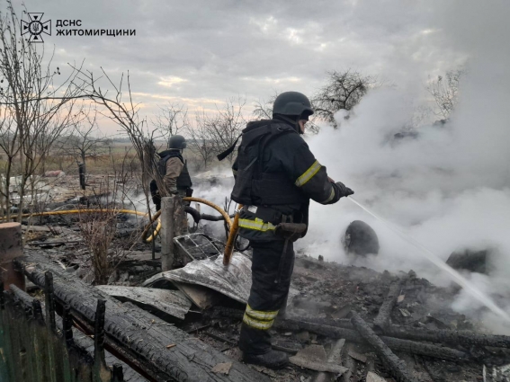 У Житомирському районі внаслідок падіння уламків ворожого БпЛА сталася пожежа