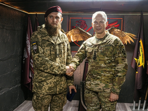 Бойовий медик 95-ої бригади отримав державну нагороду нагрудний знак «Золотий хрест»