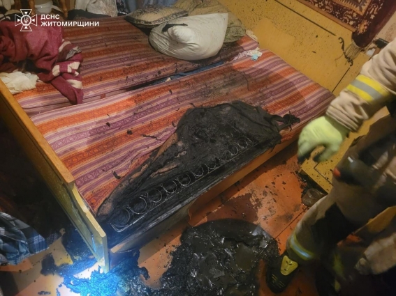 У Коростені під час гасіння пожежі фахівці ДСНС врятували двох людей