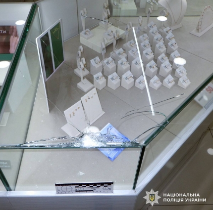 У Бердичеві затримали містянина за спробу пограбувати ювелірний магазин