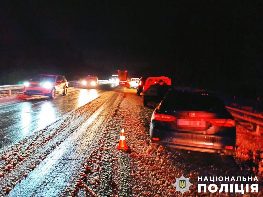 В Оліївській громаді зіткнулися дві автівки, внаслідок ДТП травми отримали водії