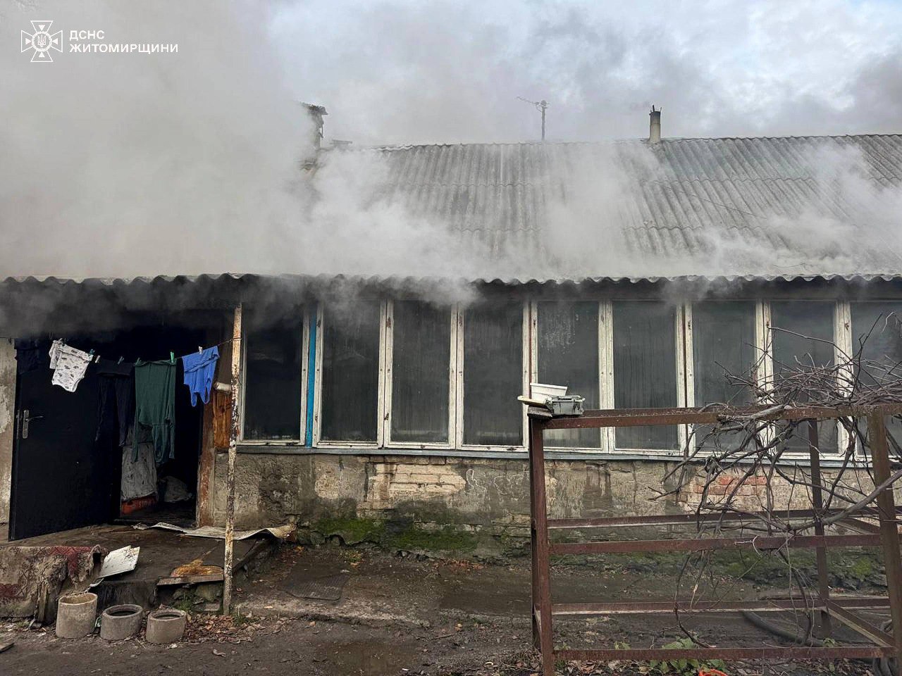 У Романові 7-річний хлопчик підпалив диван: вогнем знищено речі у кімнатах