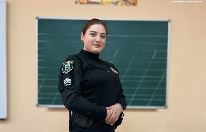Інспекторка служби освітньої безпеки надала допомогу постраждалій в ДТП жінці
