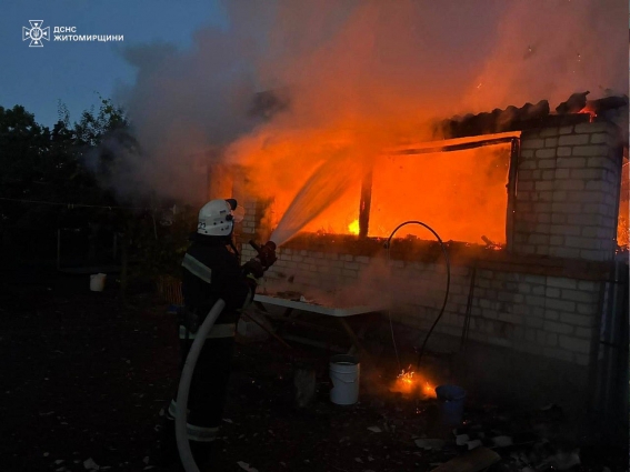 У Бердичівському районі під час ліквідації пожежі в оселі рятувальники виявили тіло загиблого