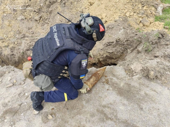 В Овручі комунальники, копаючи водогон, знайшли 10 снарядів часів Другої світової війни