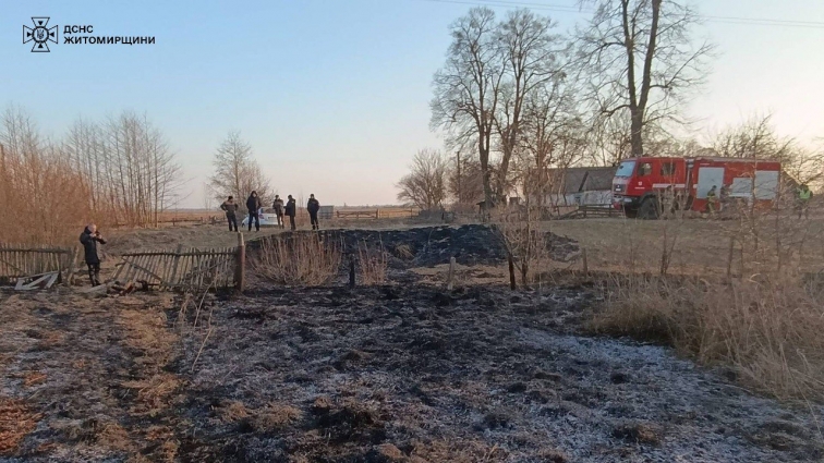 У Звягельському районі під час пожежі загинув 86-річний чоловік, пенсіонер напередодні спалював минулорічну суху траву
