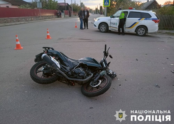 У Звягелі зіткнулися автівка та мотоцикл: водій двоколісника у важкому стані в лікарні