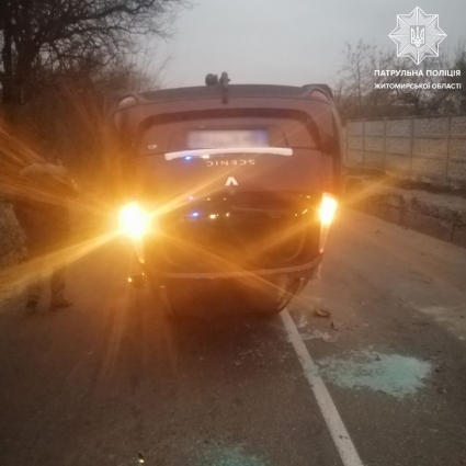 У Житомирі на вулиці Сосновій перекинулась автівка