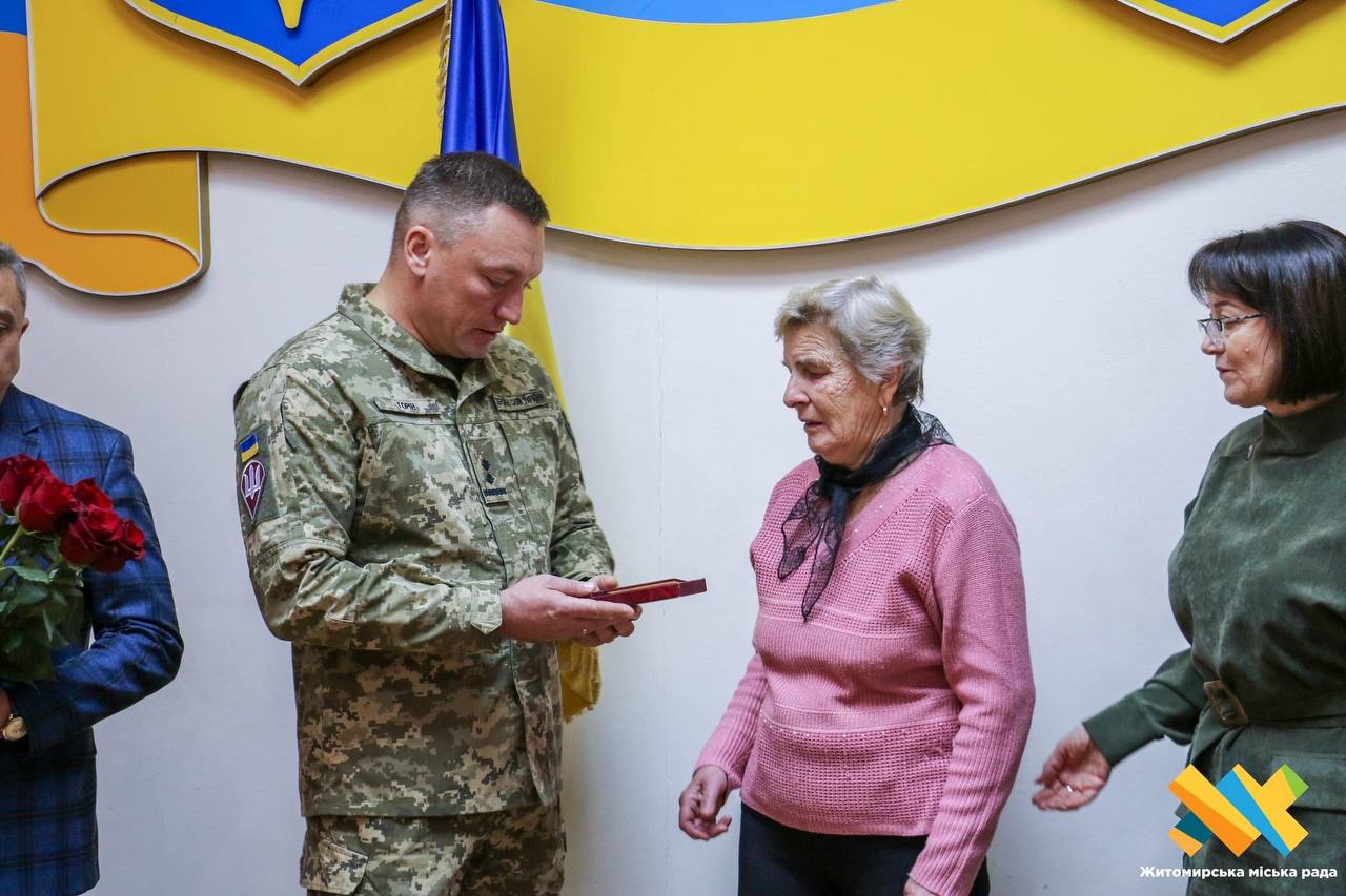 У Житомирі посмертні нагороди 4-ох загиблих воїнів отримали родичі (ФОТО)