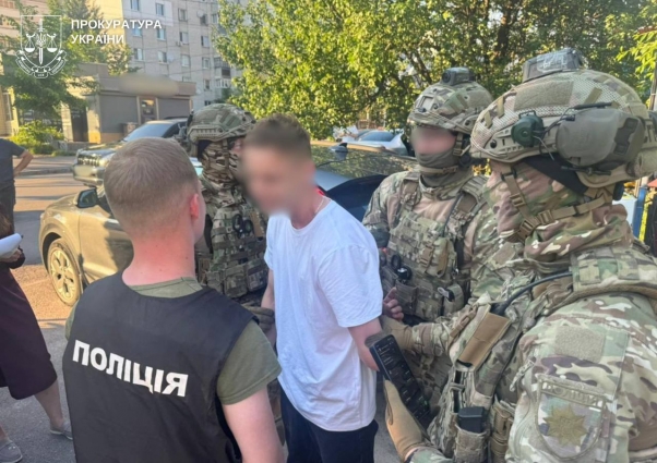 У Житомирі двом засудженим повідомили про підозру у вимаганні із погрозою насильства