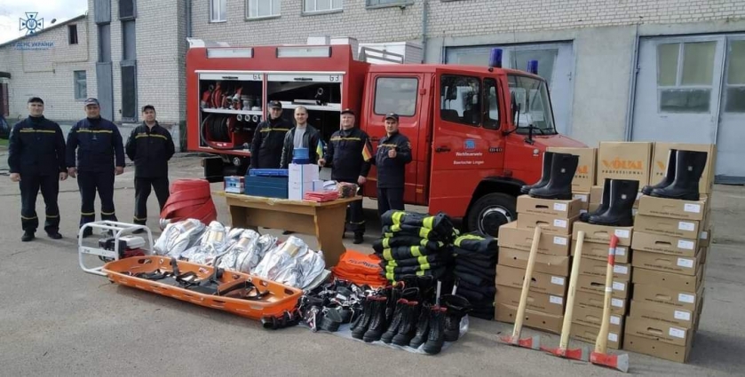 Рятувальники регіону отримали від німецьких благодійників пожежний автомобіль та прилади для пошуку людей під завалами (ФОТО)