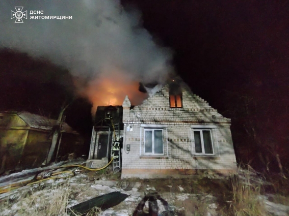 В Овручі під час пожежі в будинку опіки голови та шиї отримав 70-річний чоловік