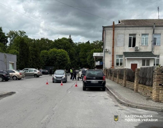 У Звягелі водійка Chery Kimo збила 38-річного пішохода, чоловік в лікарні
