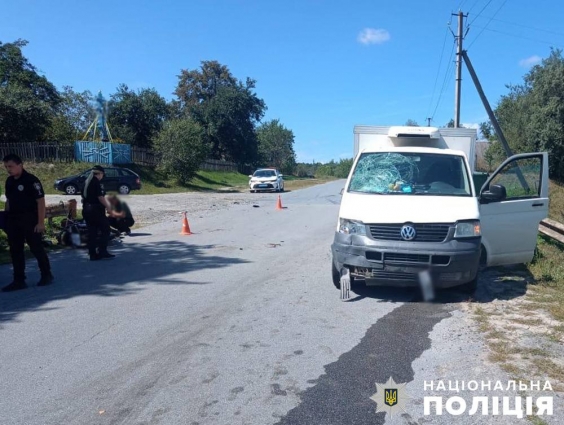 У Городницькій громаді мотоцикліст зіткнувся з автофургоном, травми отримали двоє людей