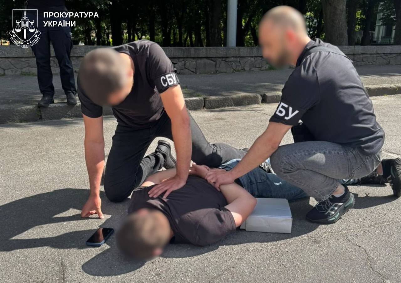 Комунальний асфальт «для обраних» заради власного збагачення: у Житомирі повідомили про підозру заступнику міського голови та посадовцю комунального підприємства
