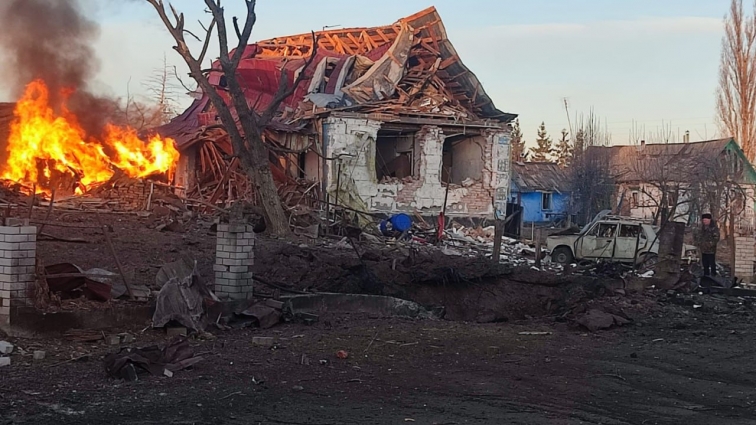 У Житомирському районі внаслідок паління уламків сталася пожежа, троє людей постраждали