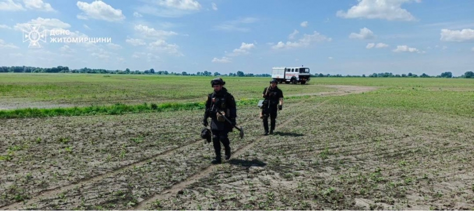 У Житомирському районі селяни знайшли на полі три сучасних боєприпаси: їх знешкодили піротехніки