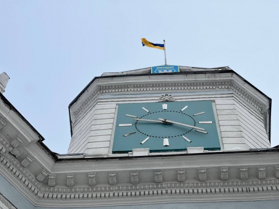 У Житомирі тимчасово не працюватиме годинник, який розміщений на будівлі міськради