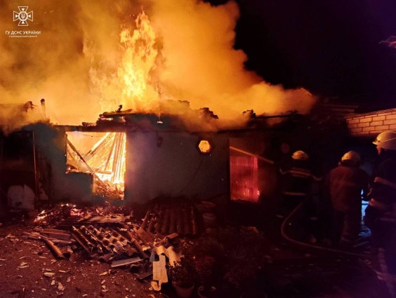 За добу на Житомирщині сталося три пожежі у житловому секторі, горів сінник, господарча будівля та дровітник