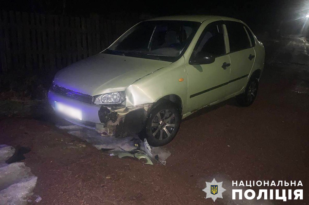 На Овруччині поліція встановлює обставини загибелі у ДТП 47-річної жінки-пішохода