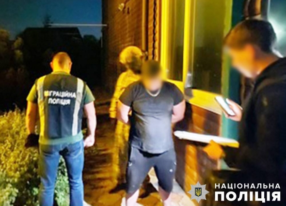 У Житомирі викрили сутенера: 49-річний чоловік «опікувався» двома жінками, яких возив до «клієнтів» та брав гроші за «послуги»